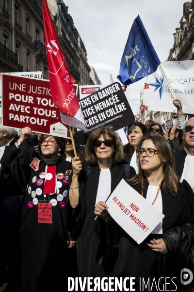 Manifestation nationale des avocats et professionnels de la justice à Paris.