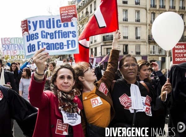 Manifestation nationale des avocats et professionnels de la justice à Paris.