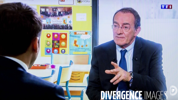Photos d écran d  Emmanuel MACRON invité au journal de 13h de Jean-Pierre PERNAUT sur TF1.