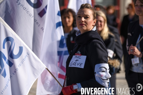 Grève et manifestation des salariés d Air-France