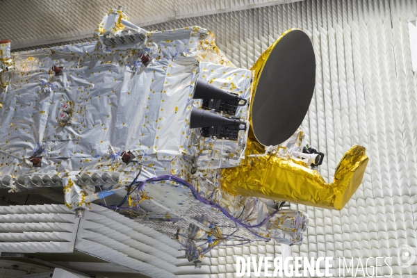 Satellite en chambre sourde à Thales Alenia Space