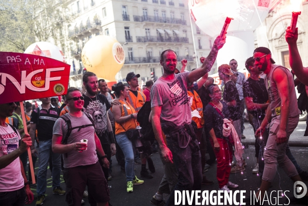 Grève à la SNCF, Manifestation interprofessionnelle.