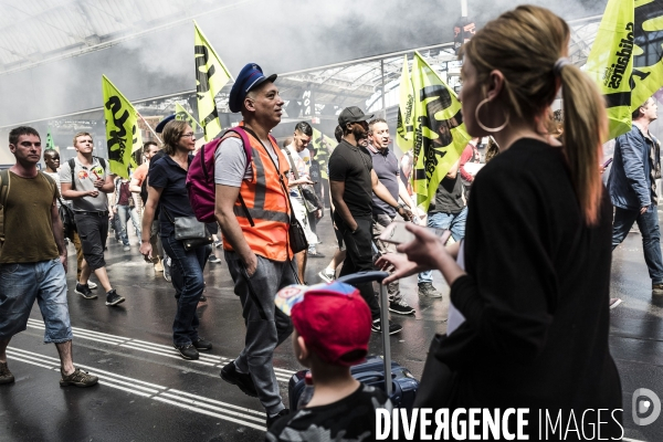 Grève à la SNCF, Manifestation interprofessionnelle.