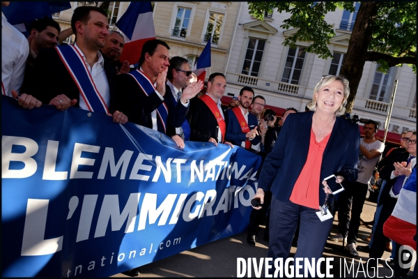 Manifestation anti immigration du FN devant l Assemblée