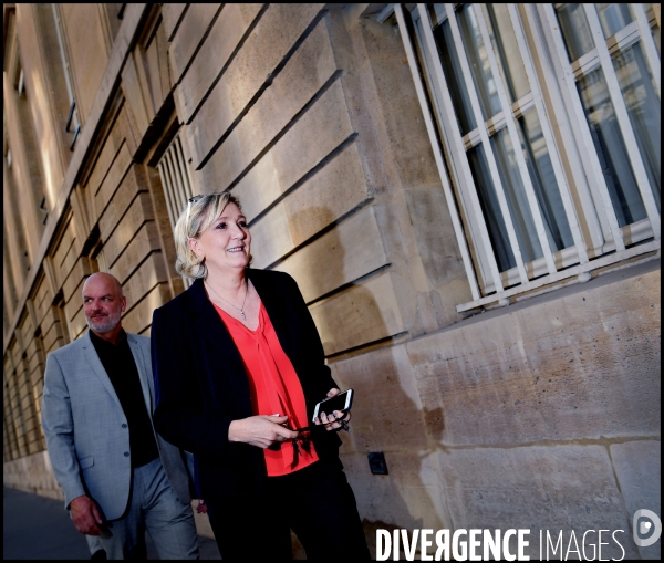 Manifestation anti immigration du FN devant l Assemblée