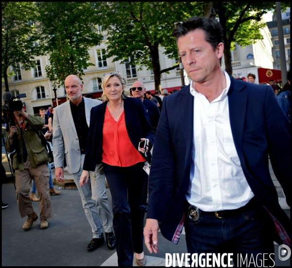 Manifestation anti immigration du FN devant l Assemblée