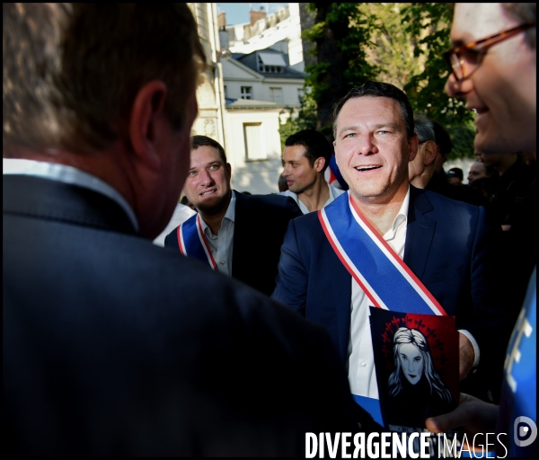 Manifestation anti immigration du FN devant l Assemblée