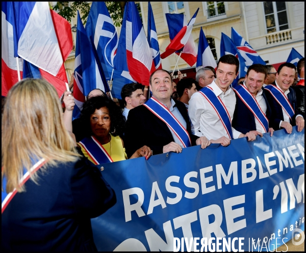 Manifestation anti immigration du FN devant l Assemblée