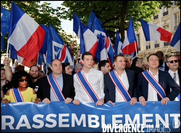 Manifestation anti immigration du FN devant l Assemblée