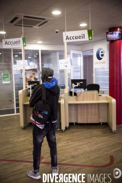 Illustration dans une agence Pôle Emploi à Clichy-sous-Bois