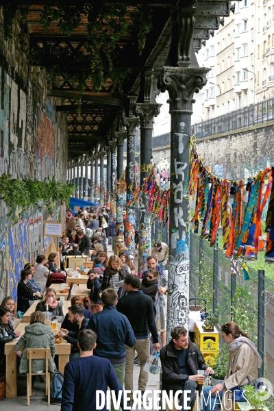 Le Hasard Ludique,ouverture du quai de cette station desaffectee de la Petite Ceinture