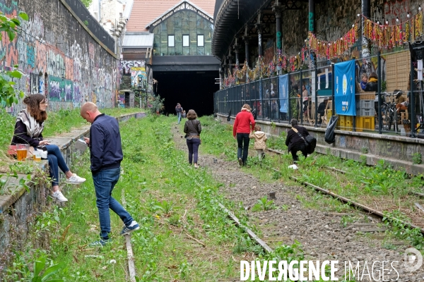 Le Hasard Ludique,ouverture du quai de cette station desaffectee de la Petite Ceinture