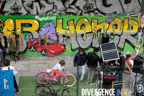 Le Hasard Ludique,ouverture du quai de cette station desaffectee de la Petite Ceinture