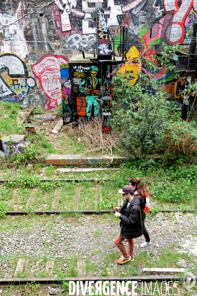 Le Hasard Ludique,ouverture du quai de cette station desaffectee de la Petite Ceinture