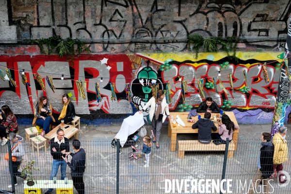 Le Hasard Ludique,ouverture du quai de cette station desaffectee de la Petite Ceinture