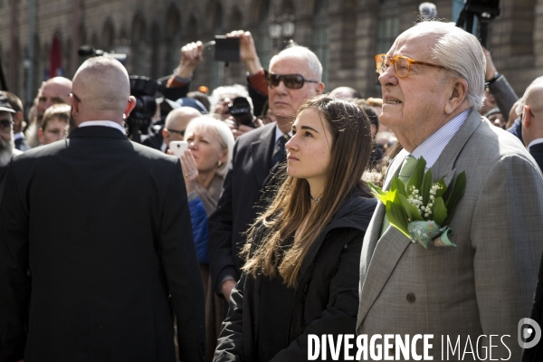 Jean-Marie LE PEN rassemble ses fidèles autour de la statue de Jeanne-d Arc pour le 1er mai.