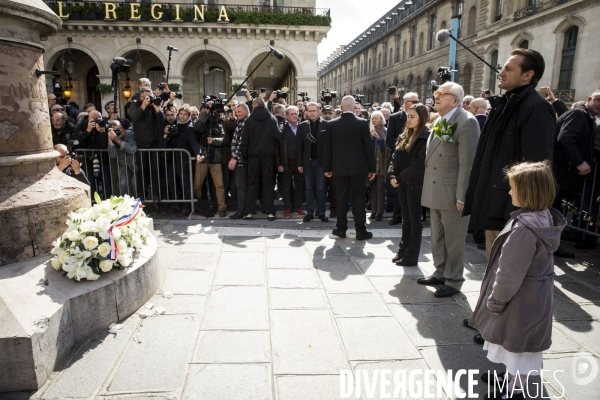 Jean-Marie LE PEN rassemble ses fidèles autour de la statue de Jeanne-d Arc pour le 1er mai.