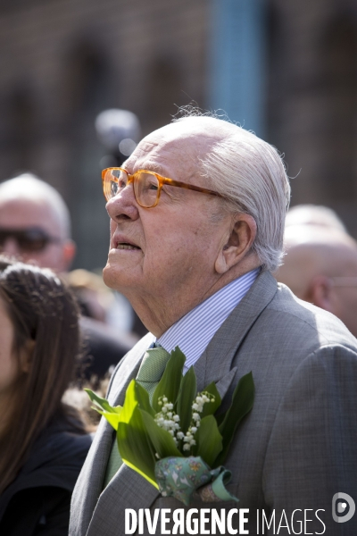 Jean-Marie LE PEN rassemble ses fidèles autour de la statue de Jeanne-d Arc pour le 1er mai.