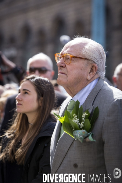 Jean-Marie LE PEN rassemble ses fidèles autour de la statue de Jeanne-d Arc pour le 1er mai.