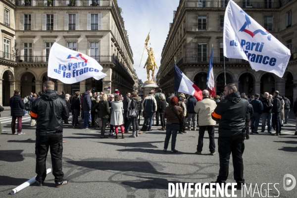 Jean-Marie LE PEN rassemble ses fidèles autour de la statue de Jeanne-d Arc pour le 1er mai.