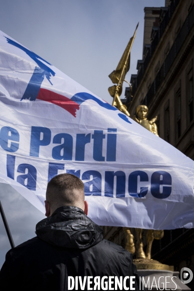 Jean-Marie LE PEN rassemble ses fidèles autour de la statue de Jeanne-d Arc pour le 1er mai.