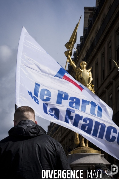 Jean-Marie LE PEN rassemble ses fidèles autour de la statue de Jeanne-d Arc pour le 1er mai.