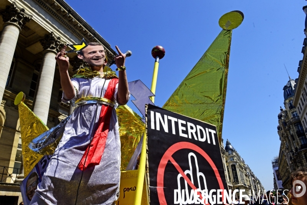 Protestation contre Le Président Emmanuel Macron.  Protest against President Emmanuel Macron.