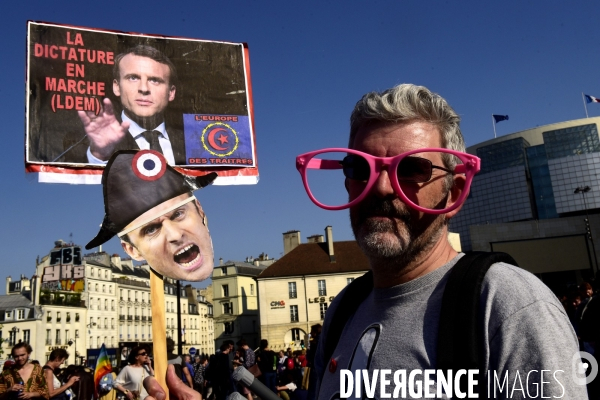 Protestation contre Le Président Emmanuel Macron.  Protest against President Emmanuel Macron.