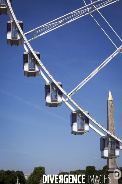 Les derniers tours de la grande roue installée place de la Concorde