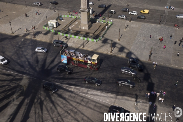 Les derniers tours de la grande roue installée place de la Concorde