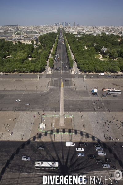 Les derniers tours de la grande roue installée place de la Concorde