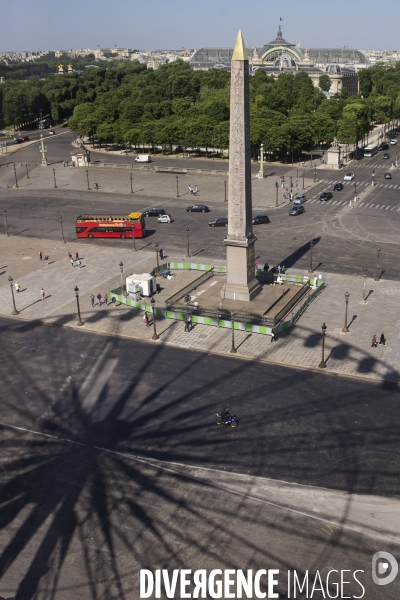 Les derniers tours de la grande roue installée place de la Concorde