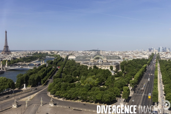 Les derniers tours de la grande roue installée place de la Concorde