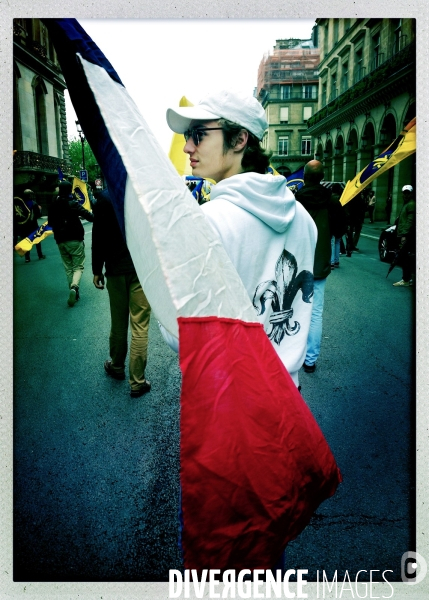 Défilé de l Action Française pour rendre hommage à Jeanne d Arc