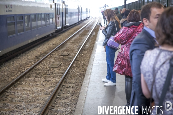 Usagers de la ligne Paris Rouen Le Havre pendant les grèves SNCF