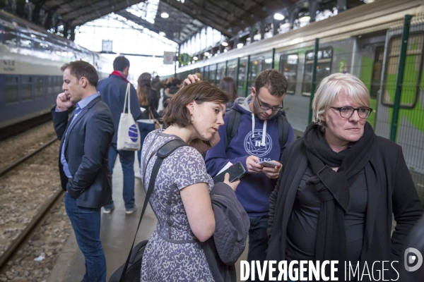 Usagers de la ligne Paris Rouen Le Havre pendant les grèves SNCF