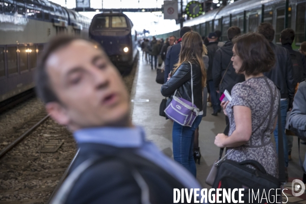 Usagers de la ligne Paris Rouen Le Havre pendant les grèves SNCF