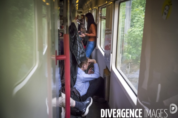 Usagers de la ligne Paris Rouen Le Havre pendant les grèves SNCF