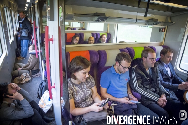 Usagers de la ligne Paris Rouen Le Havre pendant les grèves SNCF