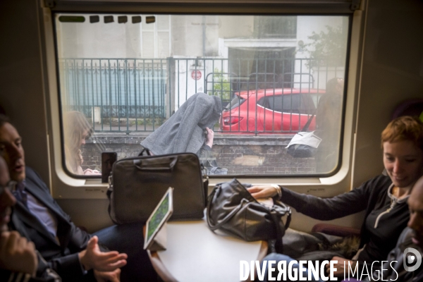 Usagers de la ligne Paris Rouen Le Havre pendant les grèves SNCF