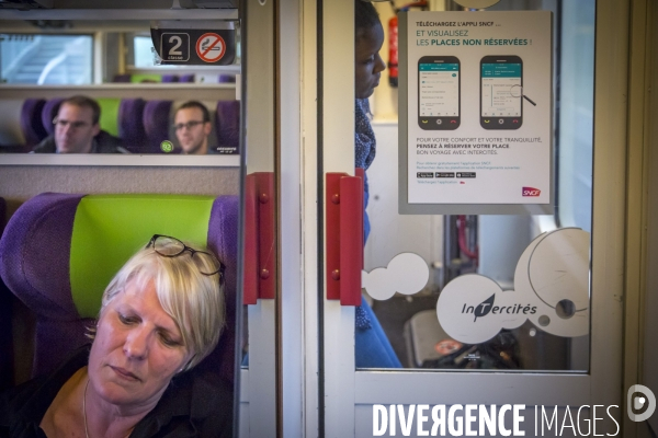 Usagers de la ligne Paris Rouen Le Havre pendant les grèves SNCF