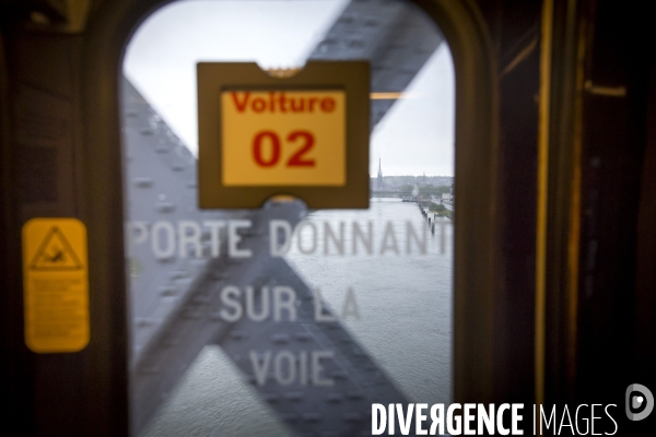 Usagers de la ligne Paris Rouen Le Havre pendant les grèves SNCF