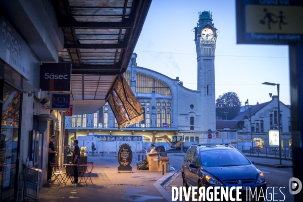 Usagers de la ligne Paris Rouen Le Havre pendant les grèves SNCF