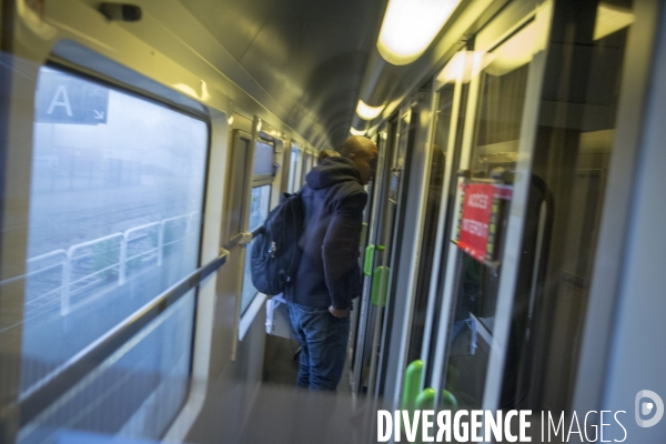 Usagers de la ligne Paris Rouen Le Havre pendant les grèves SNCF