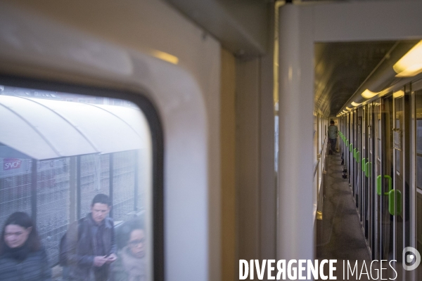 Usagers de la ligne Paris Rouen Le Havre pendant les grèves SNCF