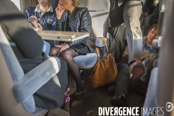 Usagers de la ligne Paris Rouen Le Havre pendant les grèves SNCF