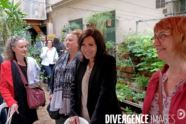 Anne Hidalgo en visite au quartier populaire saint Blaise.