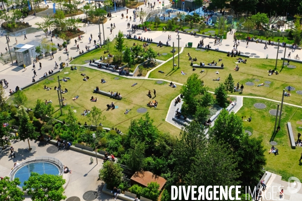 Après dix ans de travaux, les Halles retrouvent leur place  au coeur de Paris.