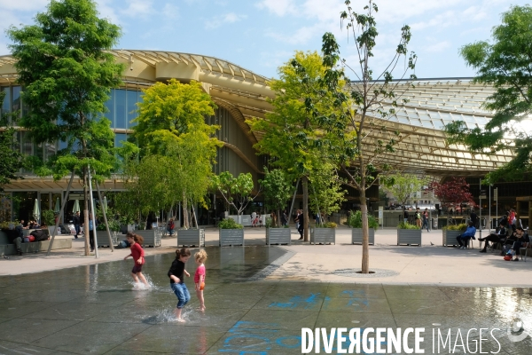 Après dix ans de travaux, les Halles retrouvent leur place  au coeur de Paris.