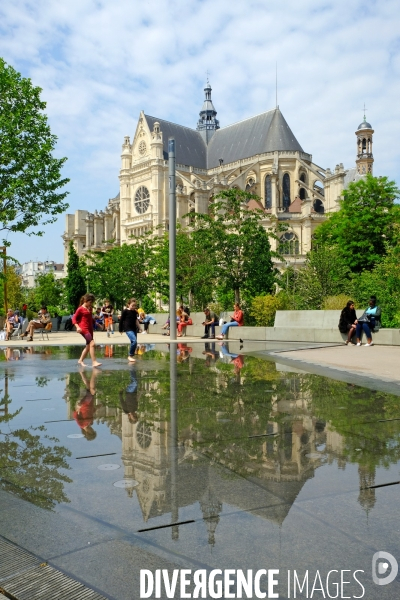 Après dix ans de travaux, les Halles retrouvent leur place  au coeur de Paris.